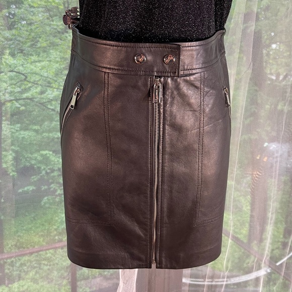 MICHAEL Michael Kors black leather skirt with silver details. Very cute. Size 6 - Picture 2 of 10
